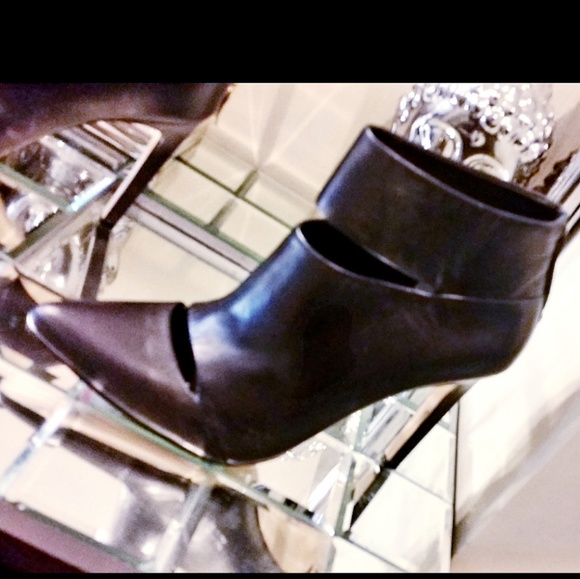 BCBG Black Leather Bootie NWT - Picture 2 of 2